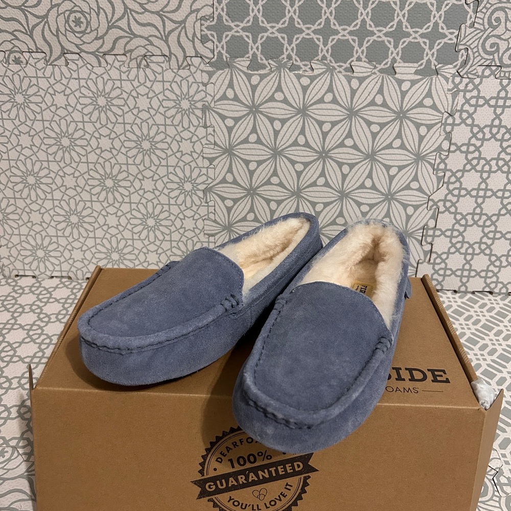 NIB Fireside by Dearfoams Blue Women's Slippers